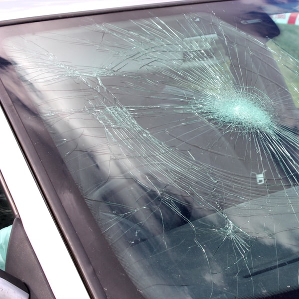 what auto glass replacement company to call and what is the price cost to fix broken windshield 